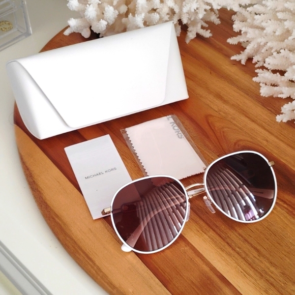 Michael Kors 💥 NWT 💥 Empire Women's Sunglasses With Case, Cloth And Book - Picture 1 of 17